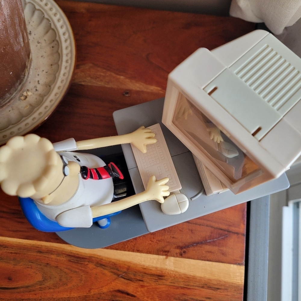 DILBERT 1998 Electronic M&M Candy Dispenser Computer Office Desk As Is - Picture 8 of 14